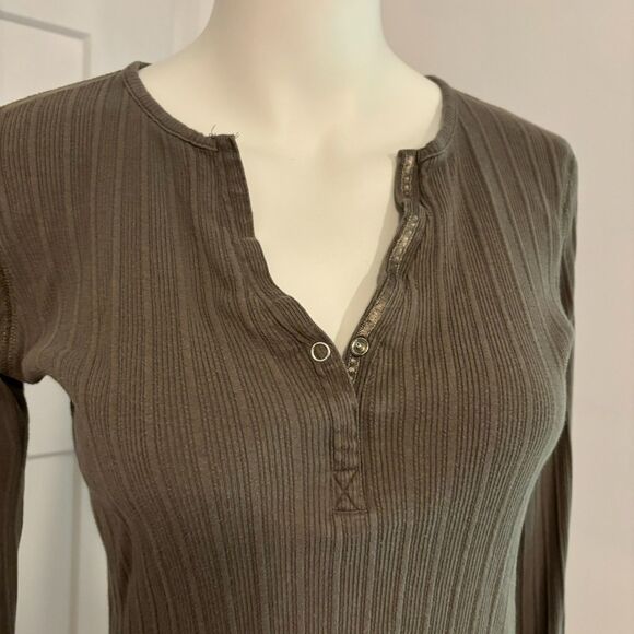 Tee Co size Small Olive Green Neutral Lettuce Hem Long Sleeve Henley - Picture 3 of 6